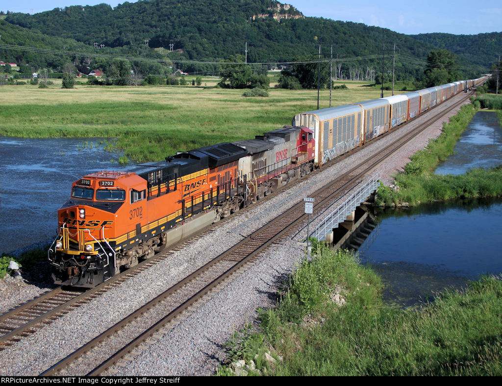 BNSF 3702